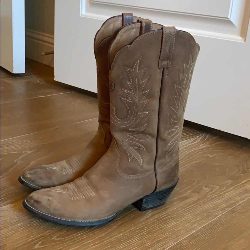 Ariat light brown cowboy boots!